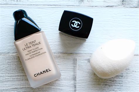 chanel le teint ultra tenue vs les beiges|ultra le teint velvet Chanel.